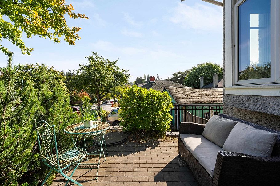 1382 E 17th Avenue Vancouver, BC - 9