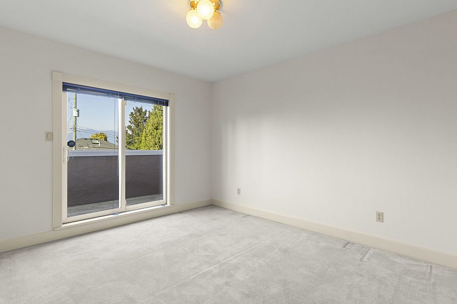 2677 W 34th Avenue Vancouver, BC - 25