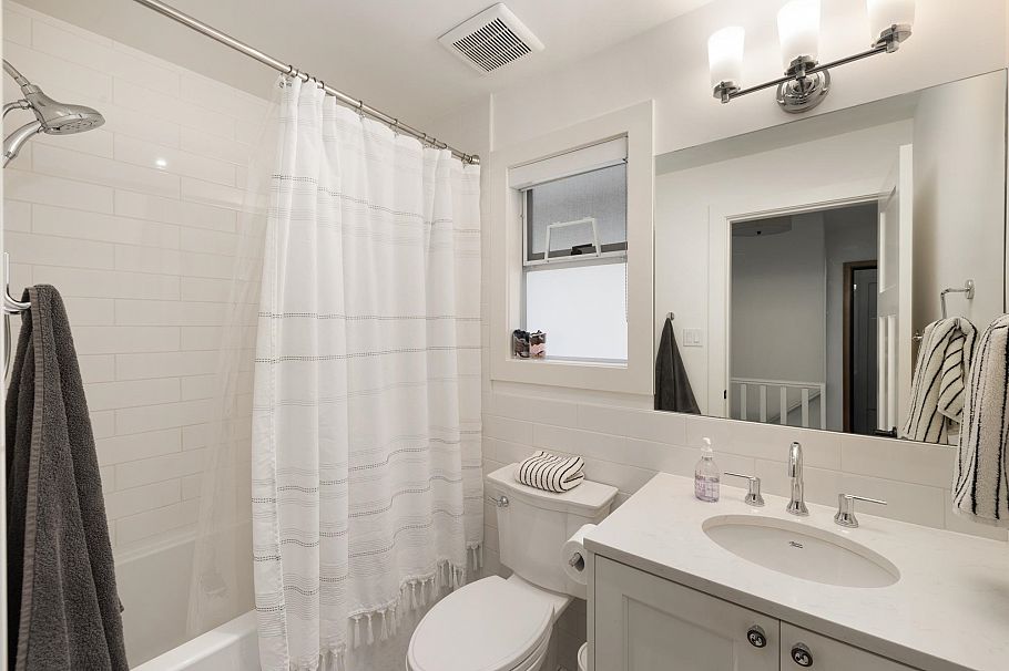 3558 Everglade Place North Vancouver, BC - 34