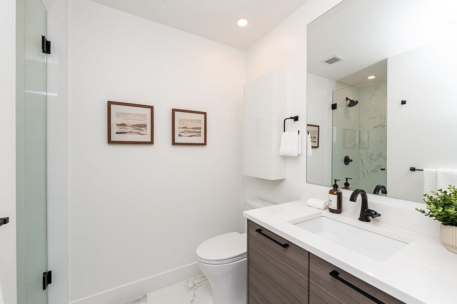 203 422 Lakewood Drive Vancouver, BC - 4