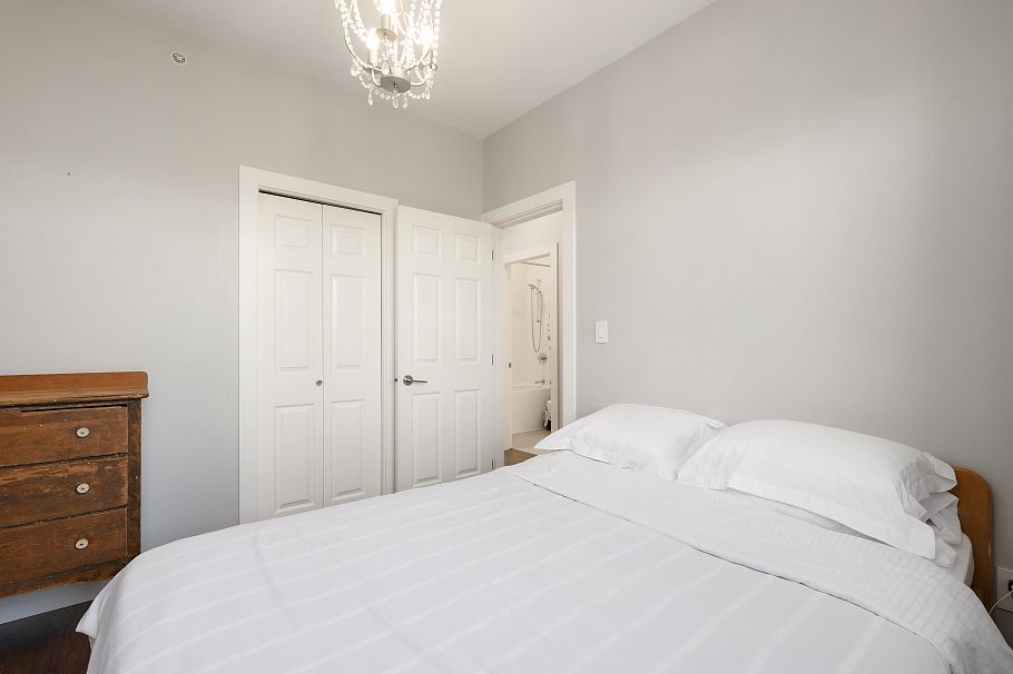 1382 E 17th Avenue Vancouver, BC - 39
