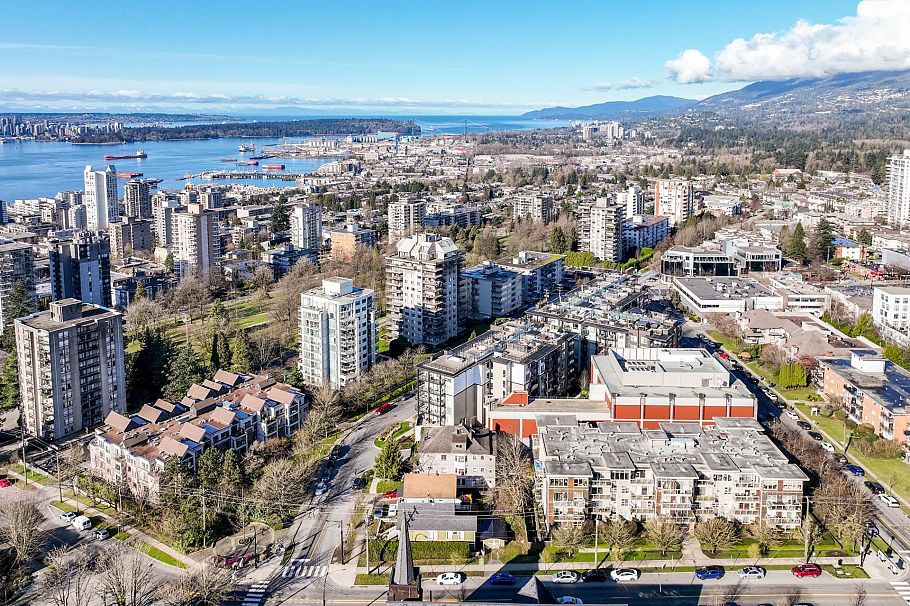 160 E 10th Street North Vancouver, BC - 3