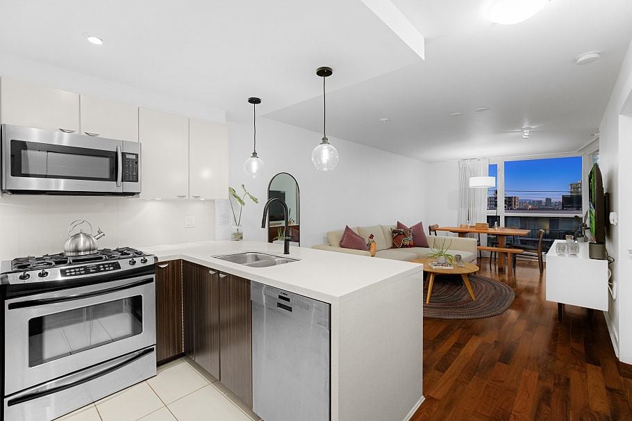 603 160 W 3rd Street North Vancouver, BC - 4