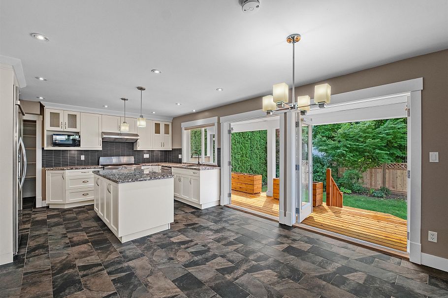 1501 Frederick Road North Vancouver, BC - 4