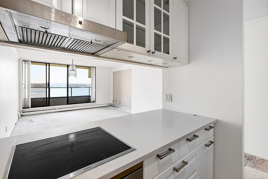 1402 1995 Beach Avenue Vancouver, BC - 11