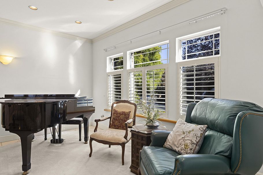 2677 W 34th Avenue Vancouver, BC - 8