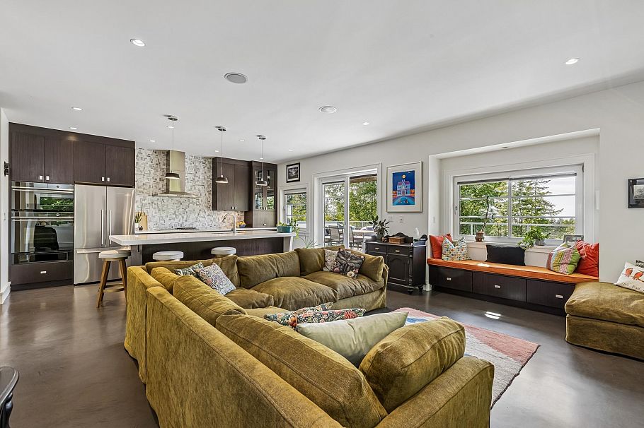 4041 Prospect Road North Vancouver, BC - 2