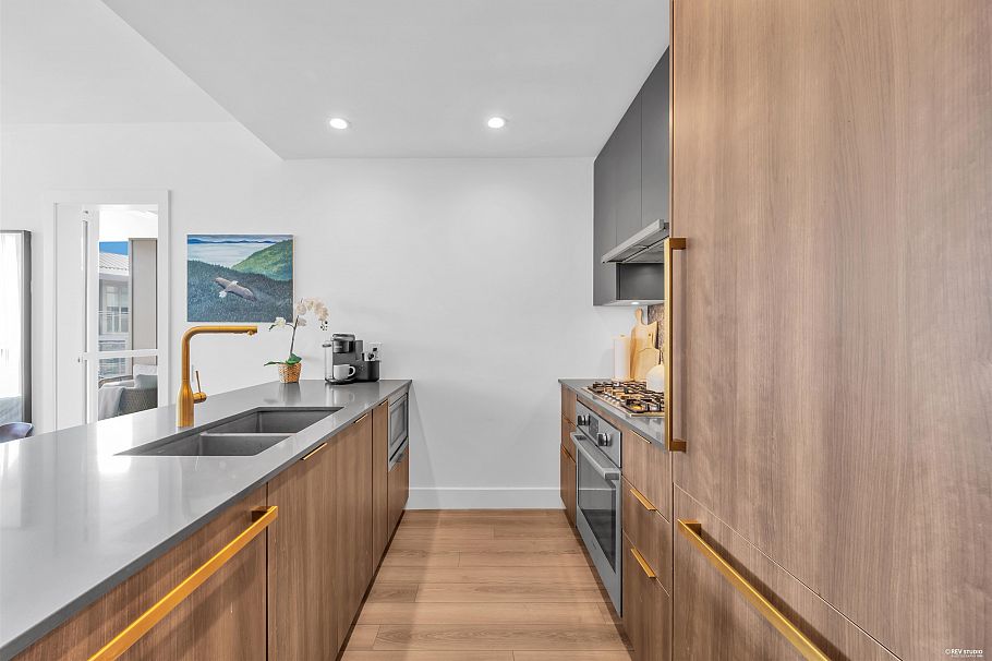 704 2375 Emery Court North Vancouver, BC - 9