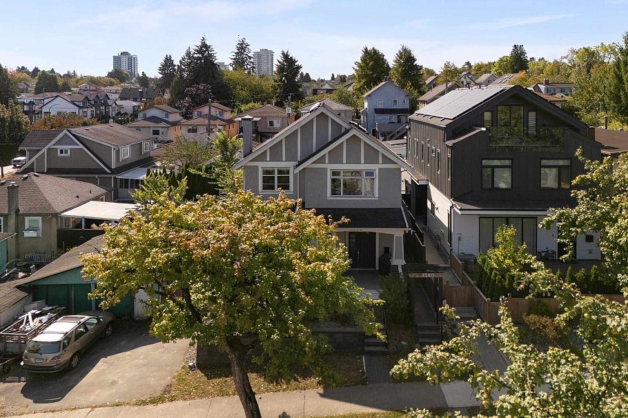 1382 E 17th Avenue Vancouver, BC - 12