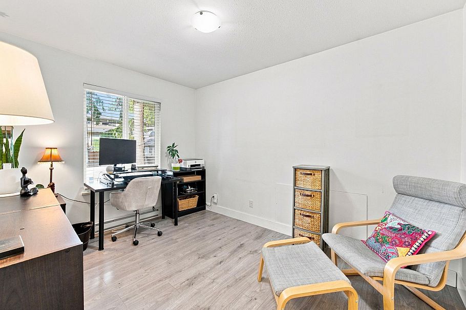 300 E 25th Street North Vancouver, BC - 16