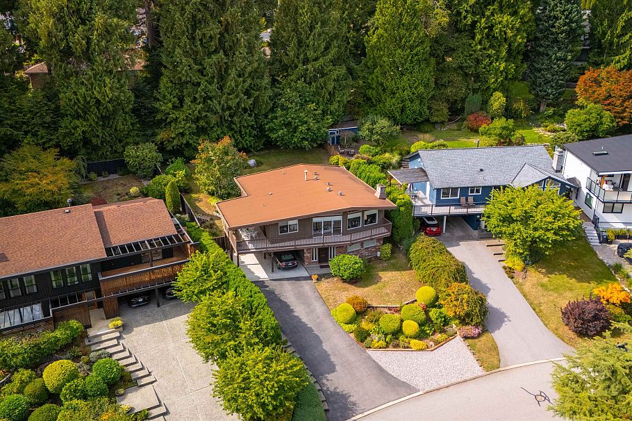3773 Regent Avenue North Vancouver, BC - 30