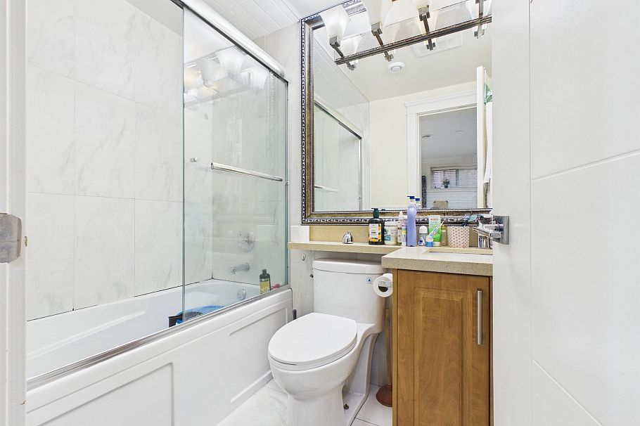 426 E 63 Avenue Vancouver, BC - 6