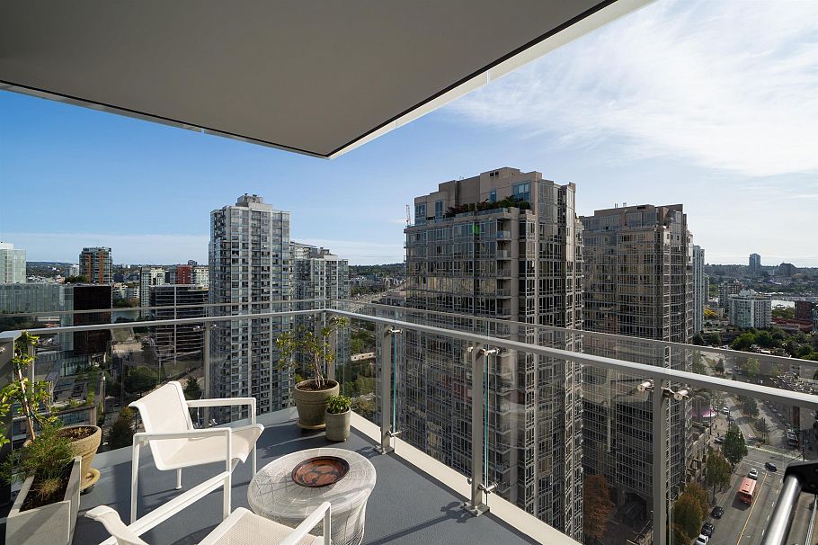2004 885 Cambie Street Vancouver, BC - 4
