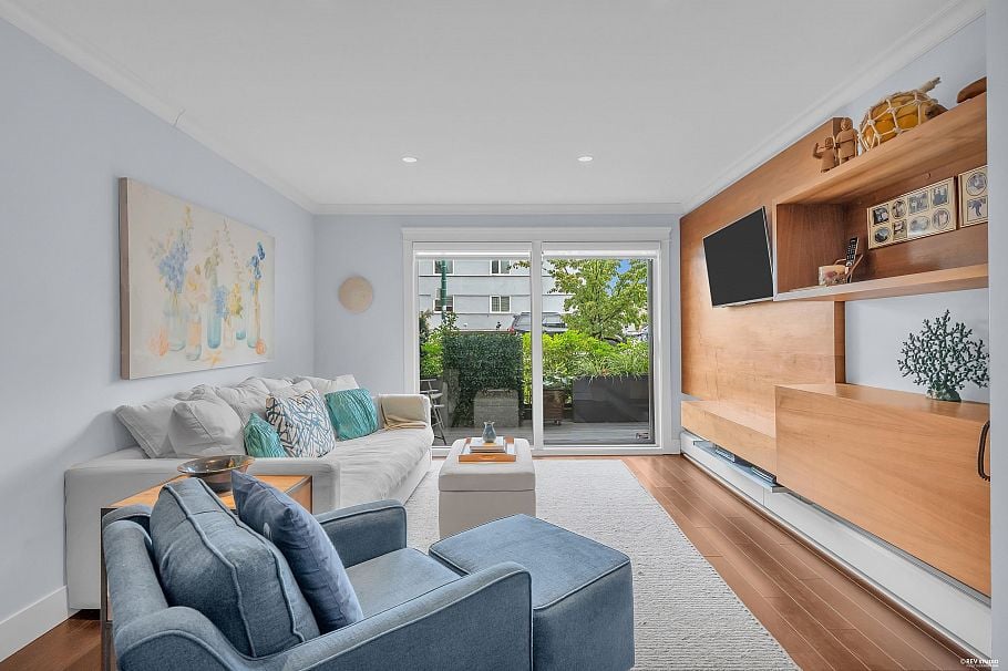 111 2040 Cornwall Avenue Vancouver, BC - 2