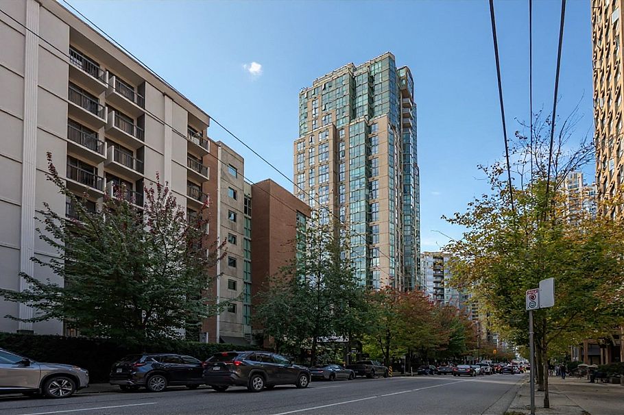 905 1188 Howe Street Vancouver, BC - 1