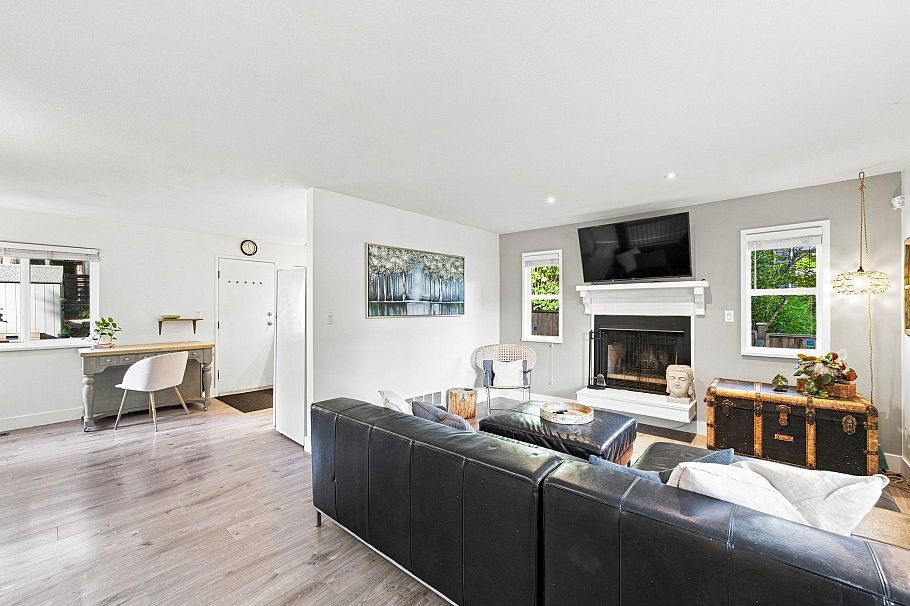 300 E 25th Street North Vancouver, BC - 24