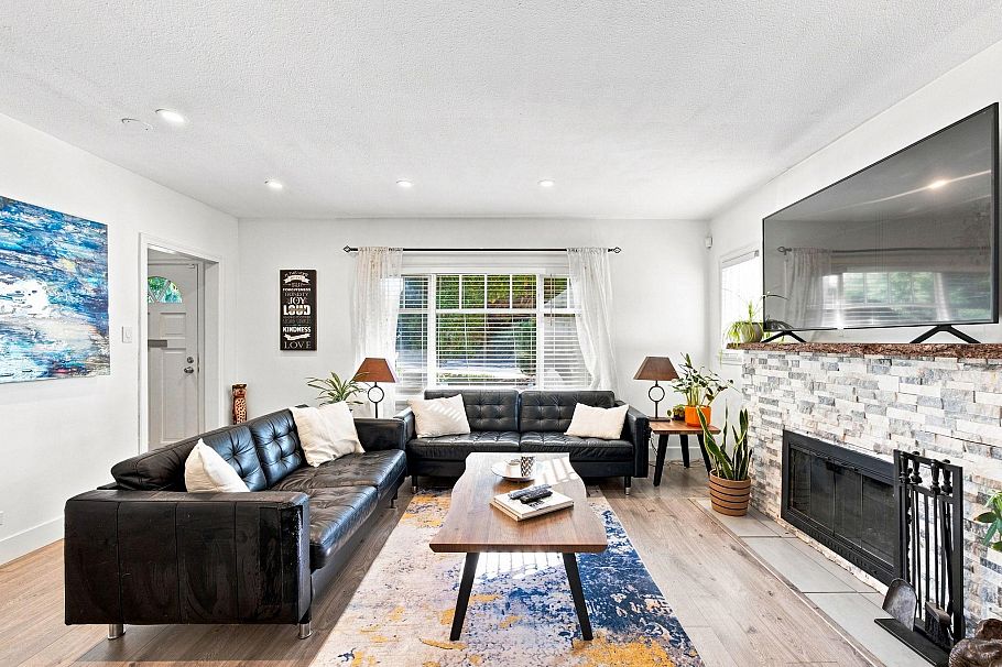 300 E 25th Street North Vancouver, BC - 4