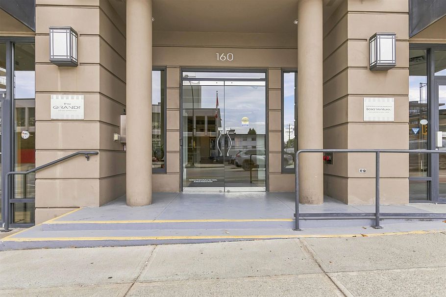 405 160 E 13th Street North Vancouver, BC - 35