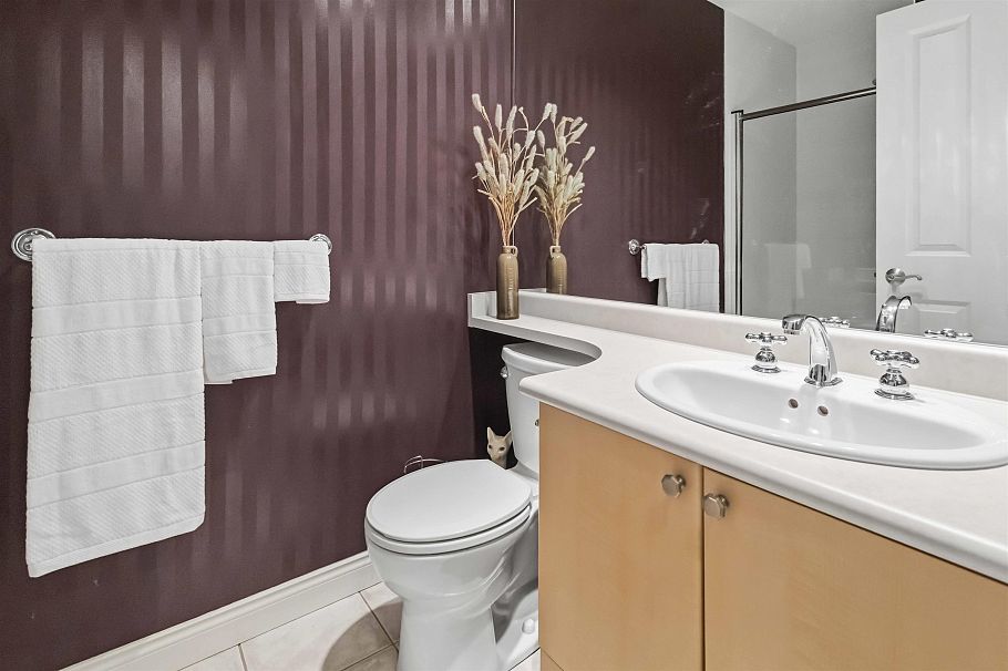 405 160 E 13th Street North Vancouver, BC - 24