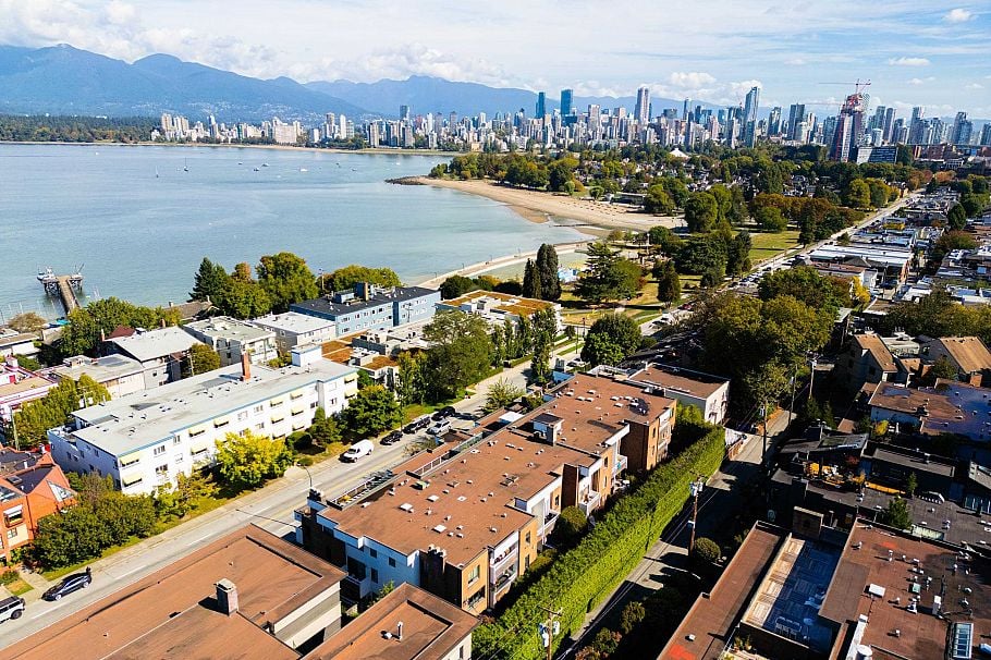 303 2450 Cornwall Avenue Vancouver, BC - 5