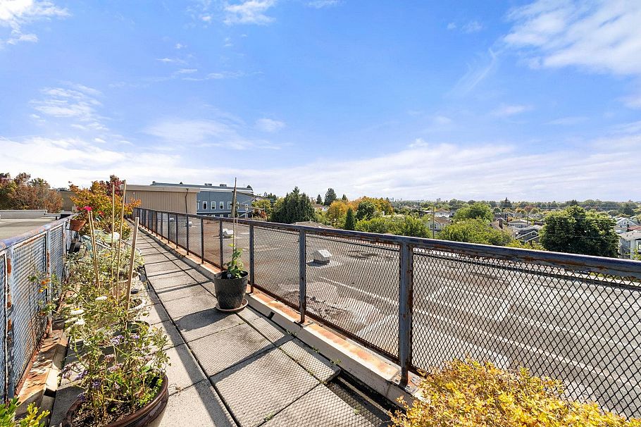 120 2556 E Hastings Street Vancouver, BC - 25