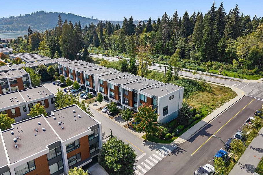 53 3597 Malsum Drive North Vancouver, BC - 38