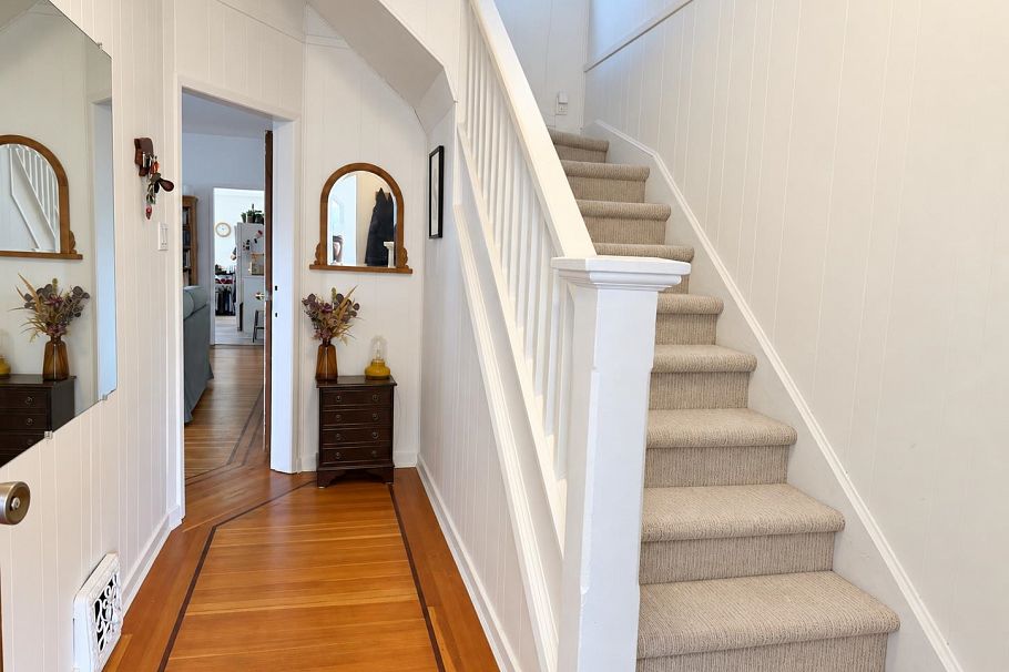 216 E 18th Street North Vancouver, BC - 2