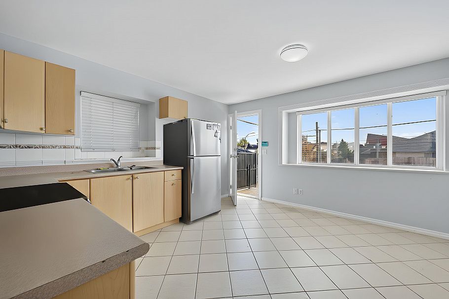 392 E 63rd Avenue Vancouver, BC - 22