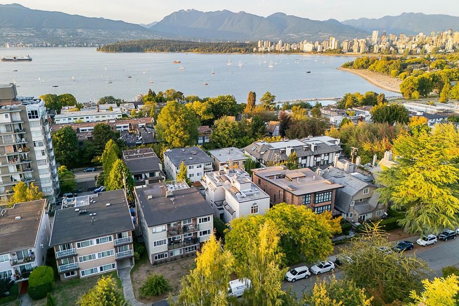 2445 W 1st Avenue Vancouver, BC - 28