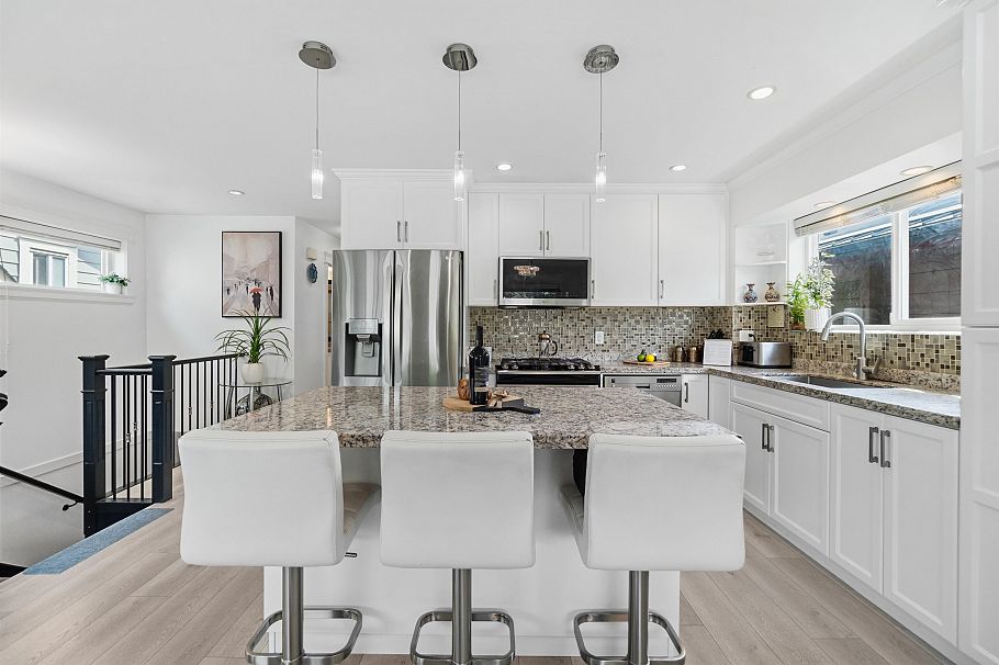 318 W 18th Street North Vancouver, BC - 10