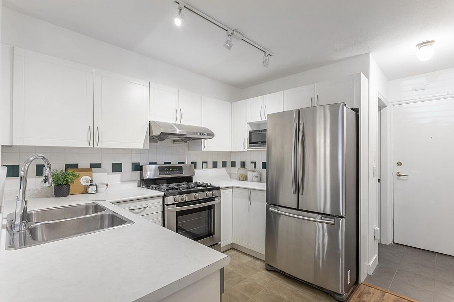 104 688 E 16th Avenue Vancouver, BC - 8