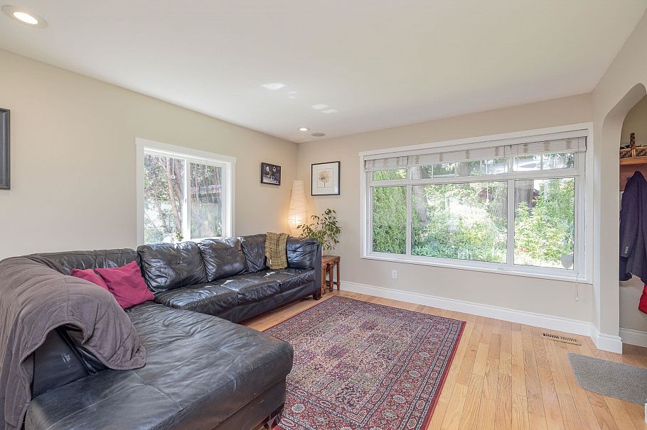 1119 Cloverley Street North Vancouver, BC - 7