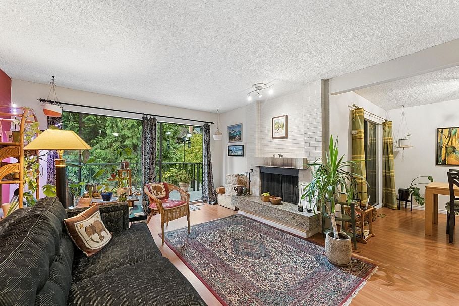 834 Hendecourt Road North Vancouver, BC - 1