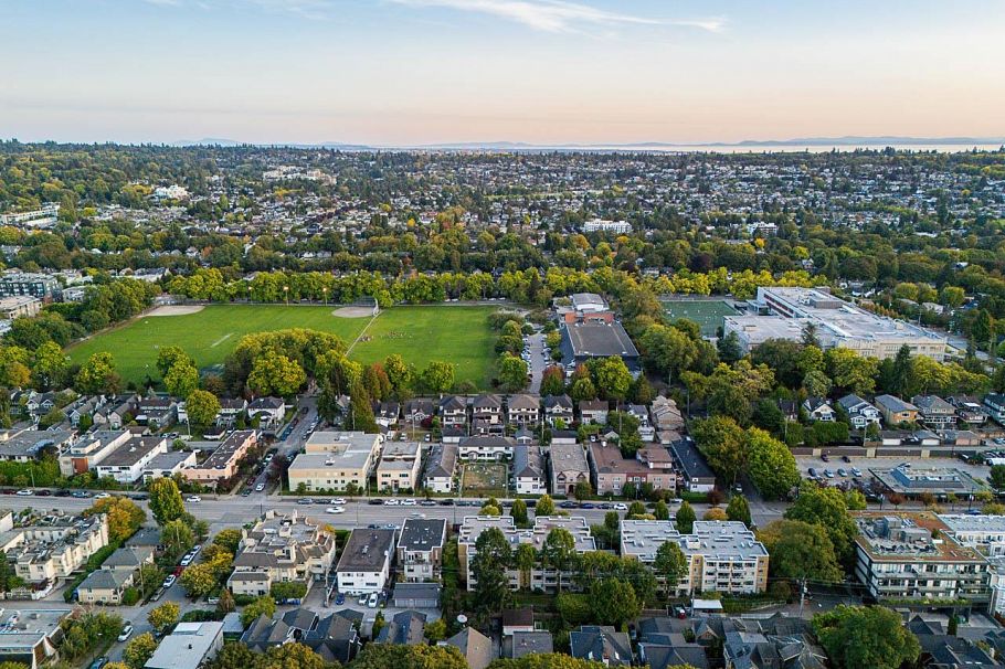 2445 W 1st Avenue Vancouver, BC - 32