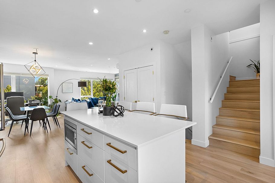 53 3597 Malsum Drive North Vancouver, BC - 16