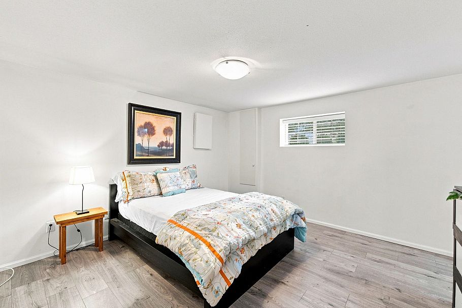 300 E 25th Street North Vancouver, BC - 17