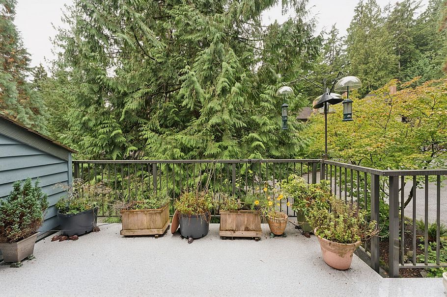 834 Hendecourt Road North Vancouver, BC - 8