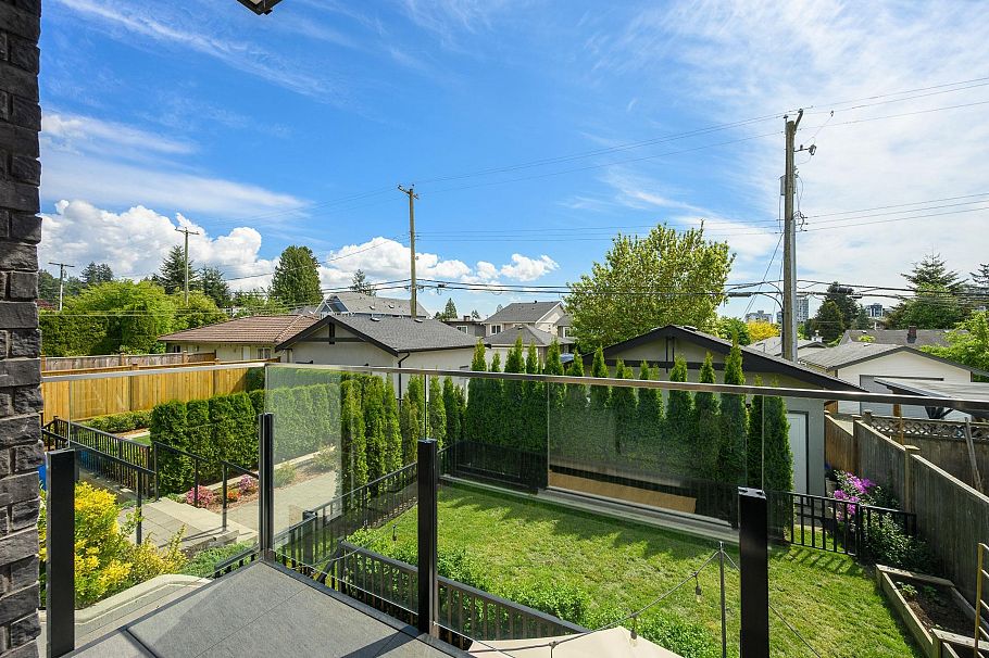 3 215 E 21st Street North Vancouver, BC - 30