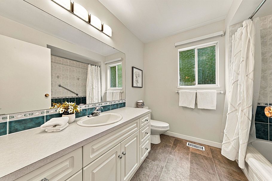 3773 Regent Avenue North Vancouver, BC - 17