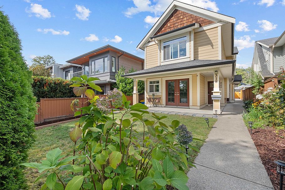 318 W 18th Street North Vancouver, BC - 1
