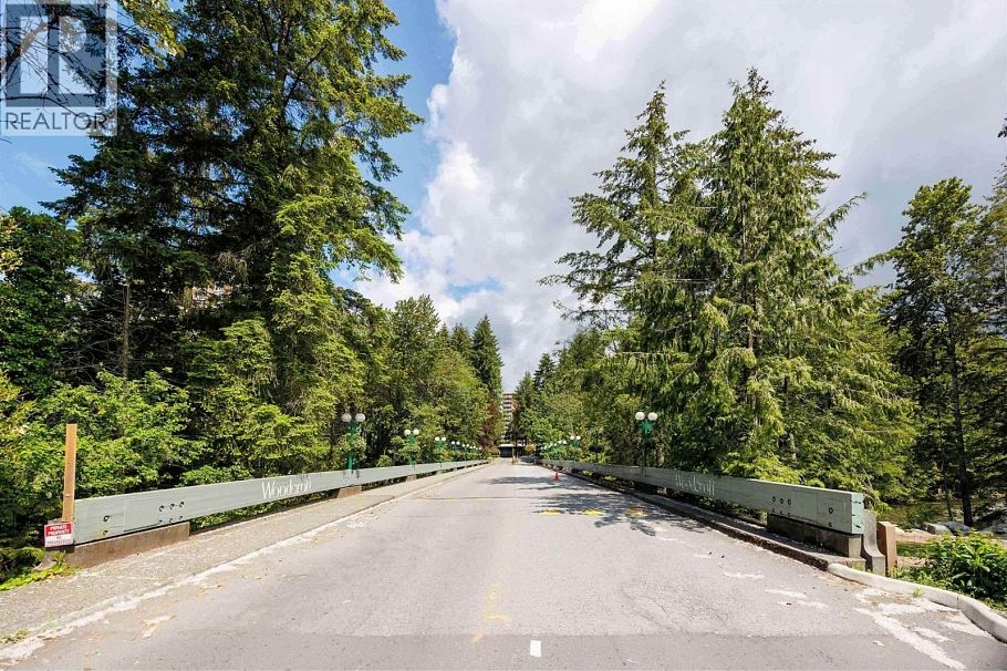 519 2012 Fullerton Avenue North Vancouver, BC - 31