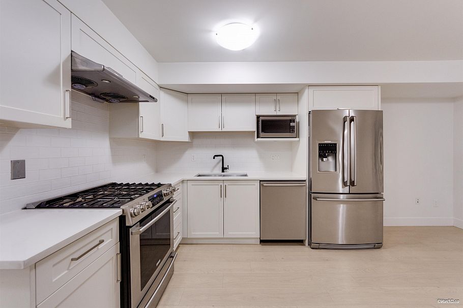 5835 Wales Street Vancouver, BC - 23