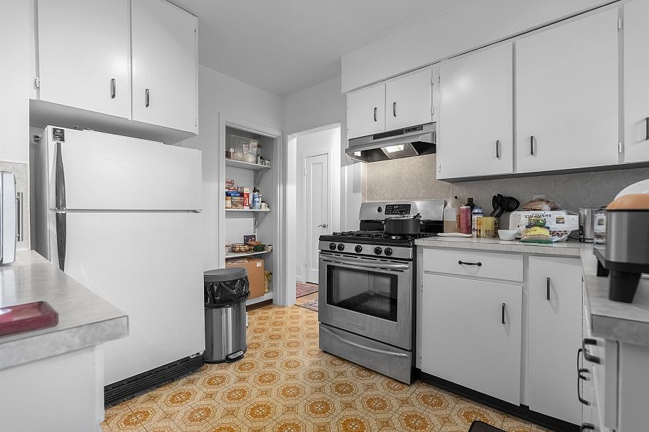 234 W St. James Road North Vancouver, BC - 18