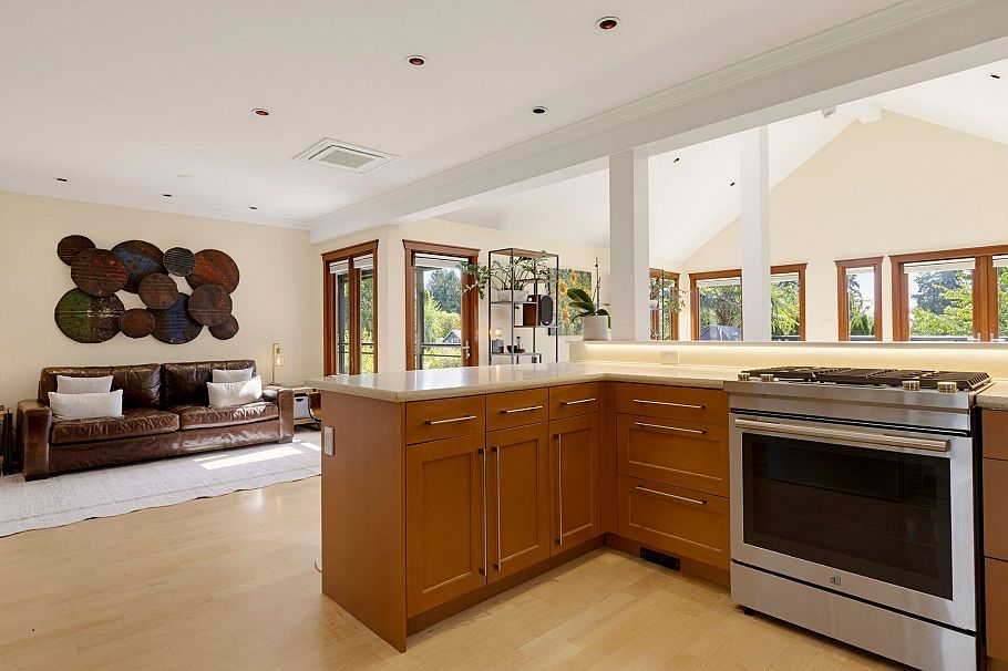 141 E Windsor Road North Vancouver, BC - 14