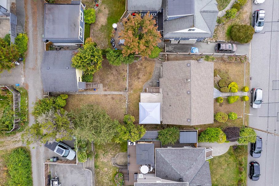 234 W St. James Road North Vancouver, BC - 34