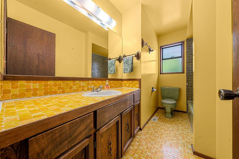 3833 Lynn Valley Road North Vancouver, BC - 25