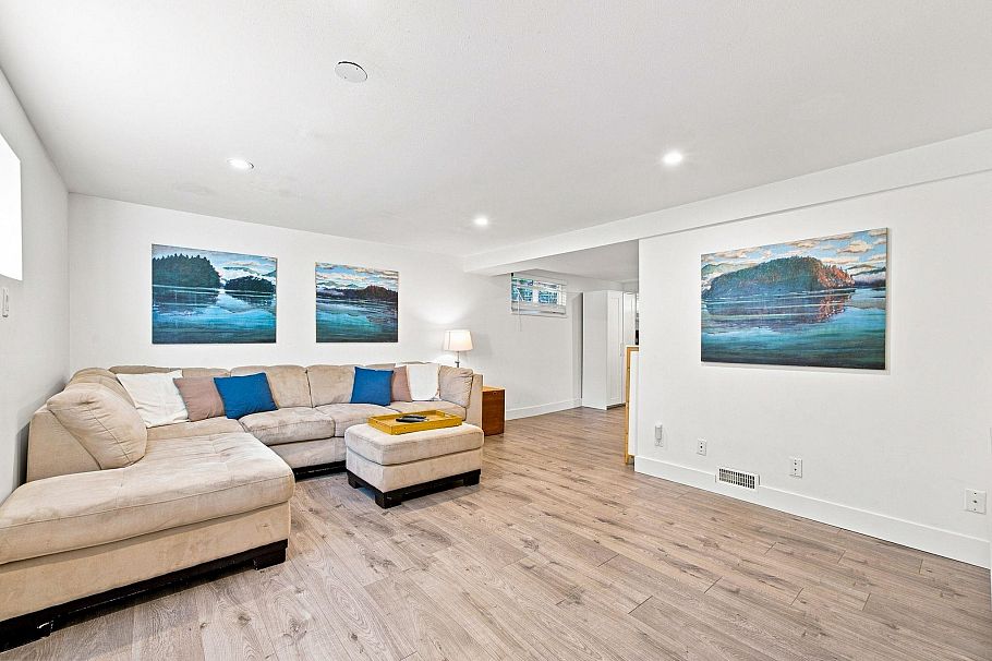 300 E 25th Street North Vancouver, BC - 19