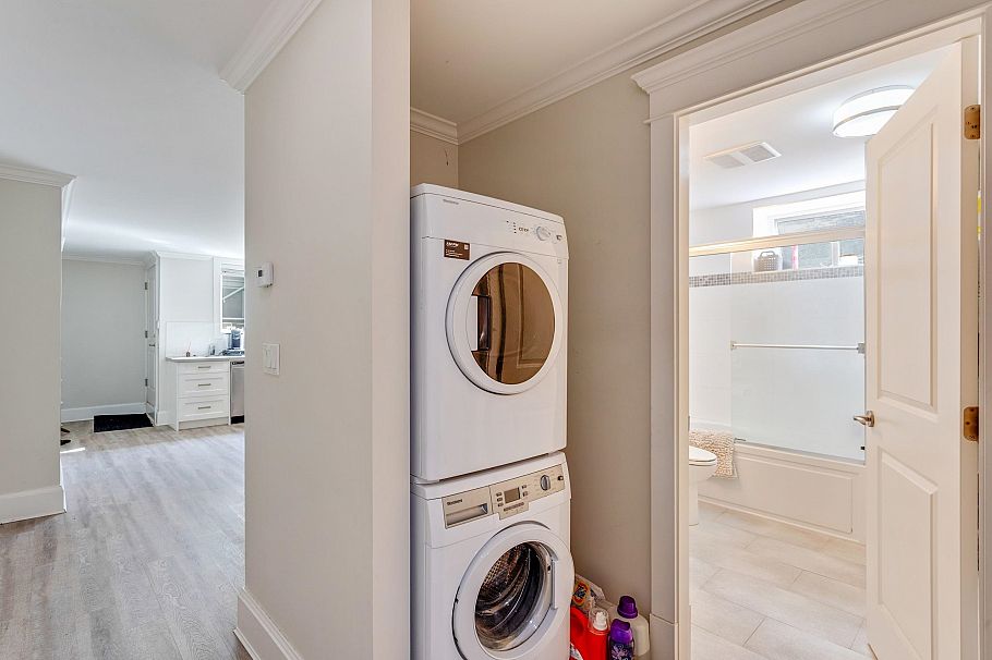 2228 Mahon Avenue North Vancouver, BC - 35