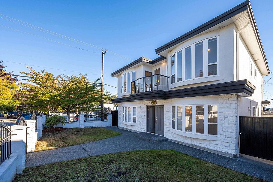 392 E 63rd Avenue Vancouver, BC - 2