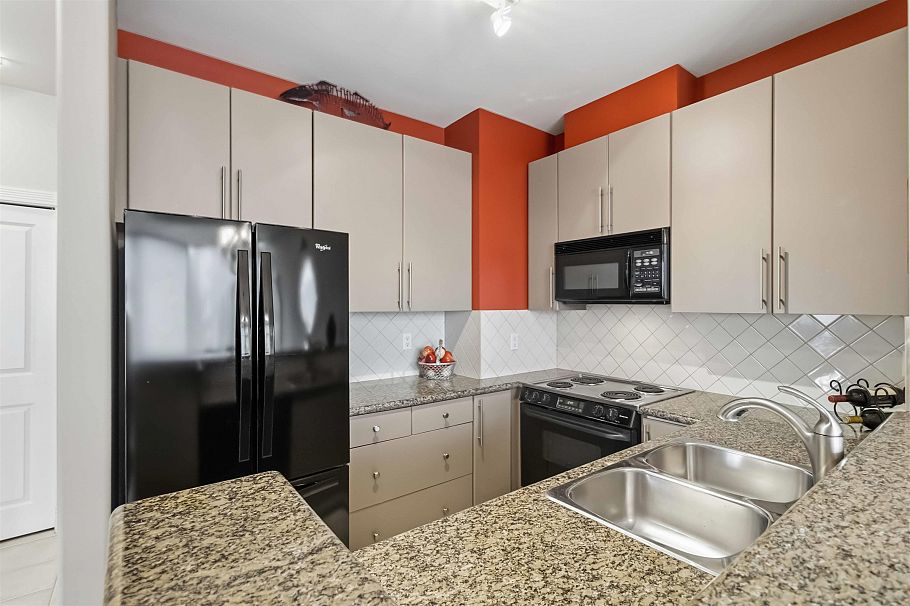 405 160 E 13th Street North Vancouver, BC - 9